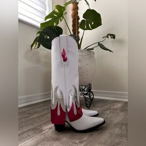 Unique Dingo White & Pink Flame Western Boots – Statement Cowboy Style